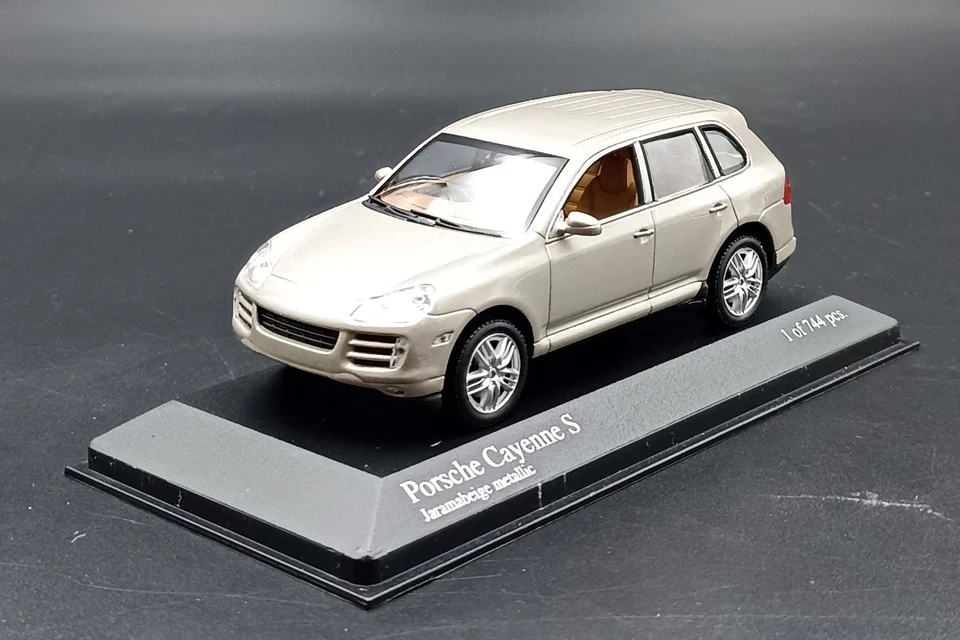 1:43 Porsche Cayenne S Beige Metallic Minichamps - Immagine 2 di 4