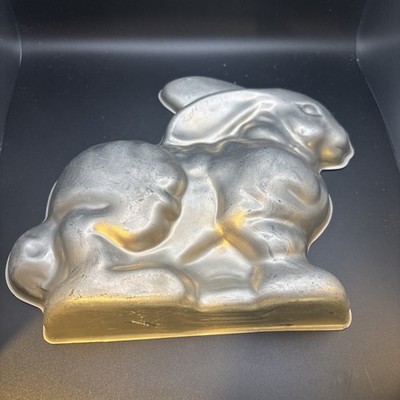 Easter Bunny Cake pan/ Candy mold Aluminum 3-D Rabbit Cooking Baking Pan