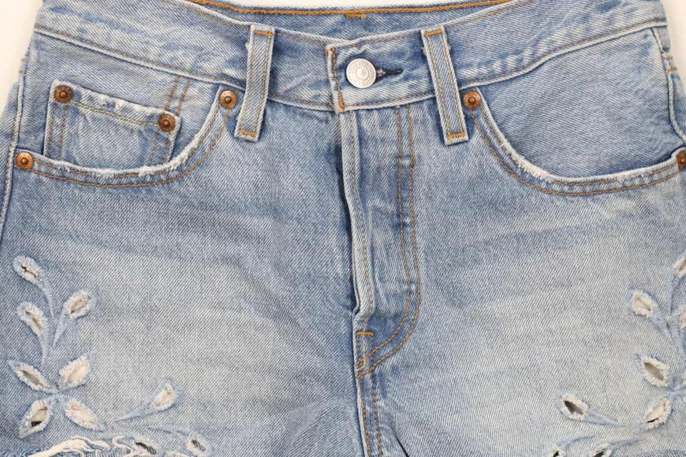 Pantalones cortos vaqueros vintage Y2K Levis 501xx para mujer con 24 botones con flores cortadas Foto 3 de 4
