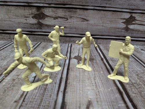 Vintage Marx Racetrack Pit Track Crew Figures