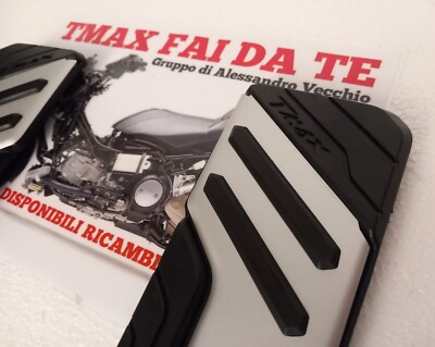 Poggiapiedi In Alluminio CNC Per Yamaha TMAX 560 (2019-2020) E TMAX 530 SX/DX (2017-2018): Set Da 4 Pedane Anteriori E Posteriori. Scegli Tra Nero, Blu, Rosso, Oro O Titanio