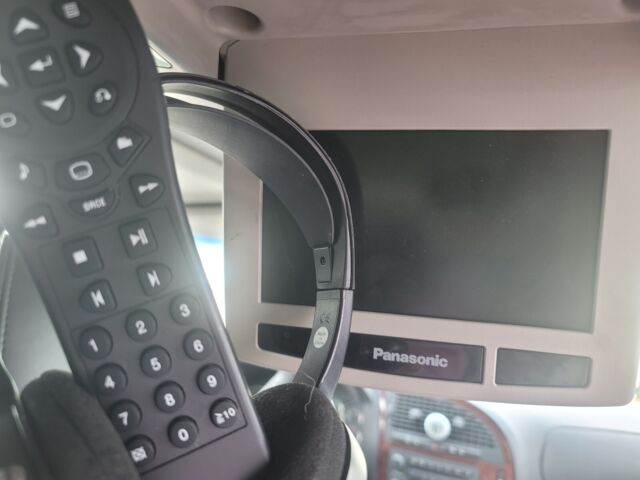 SAAB 9-7x Panasonic DVD with Headphones and Remote 06-09 15878290 FREE SHIPPING