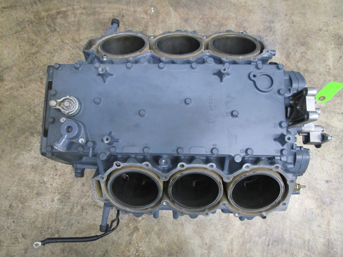 Yamaha 200 HP 2 Stroke V6 Cylinder Crankcase PN 60v-15100-02 Yamaha 200 HP 2 Stroke V6 Cylinder Crankcase PN 60v-15100-02