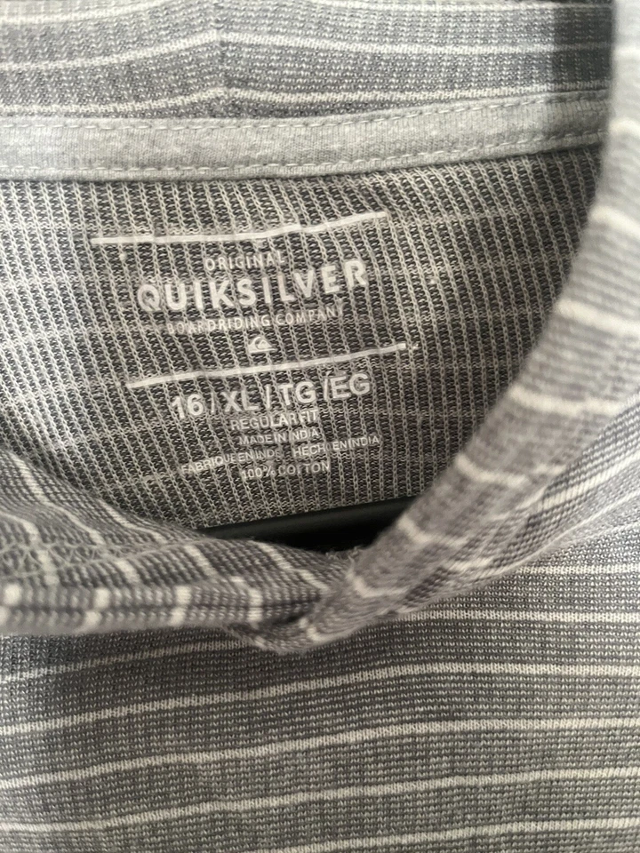 Camiseta con capucha Quicksilver para niños  Foto 3 de 4