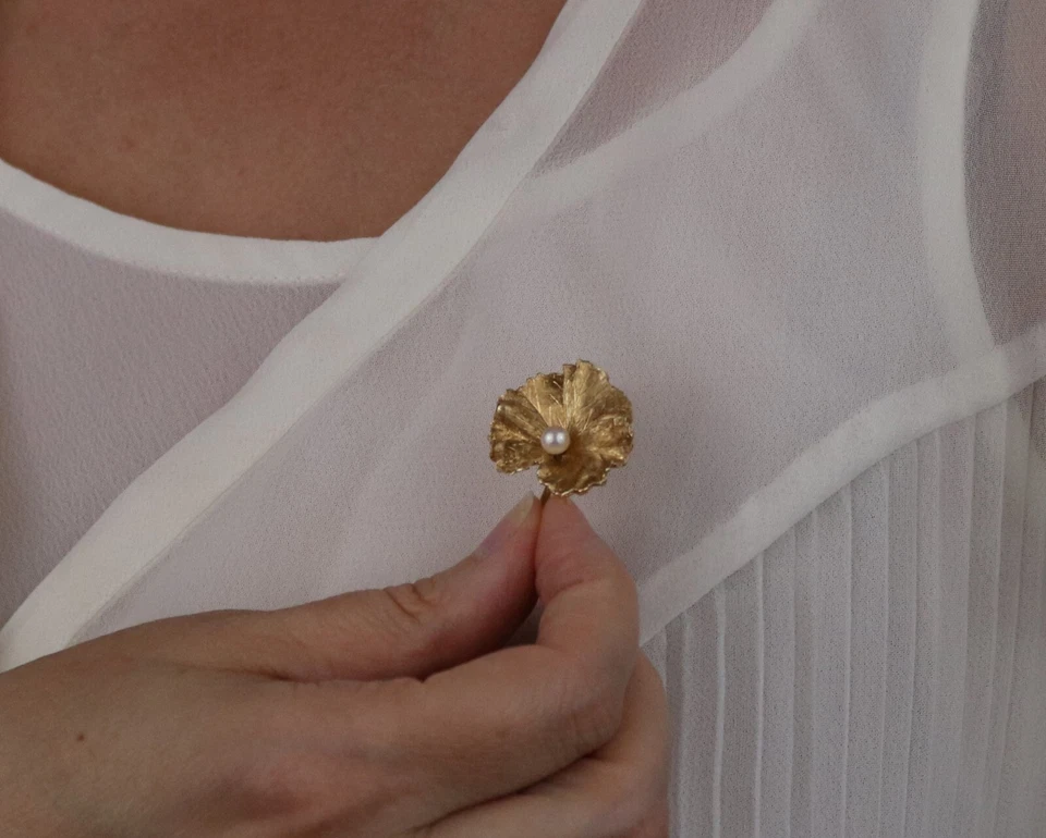 Broche prendedor hoja perla de agua dulce oro amarillo 14k 1" x 7/8" Foto 2 de 4