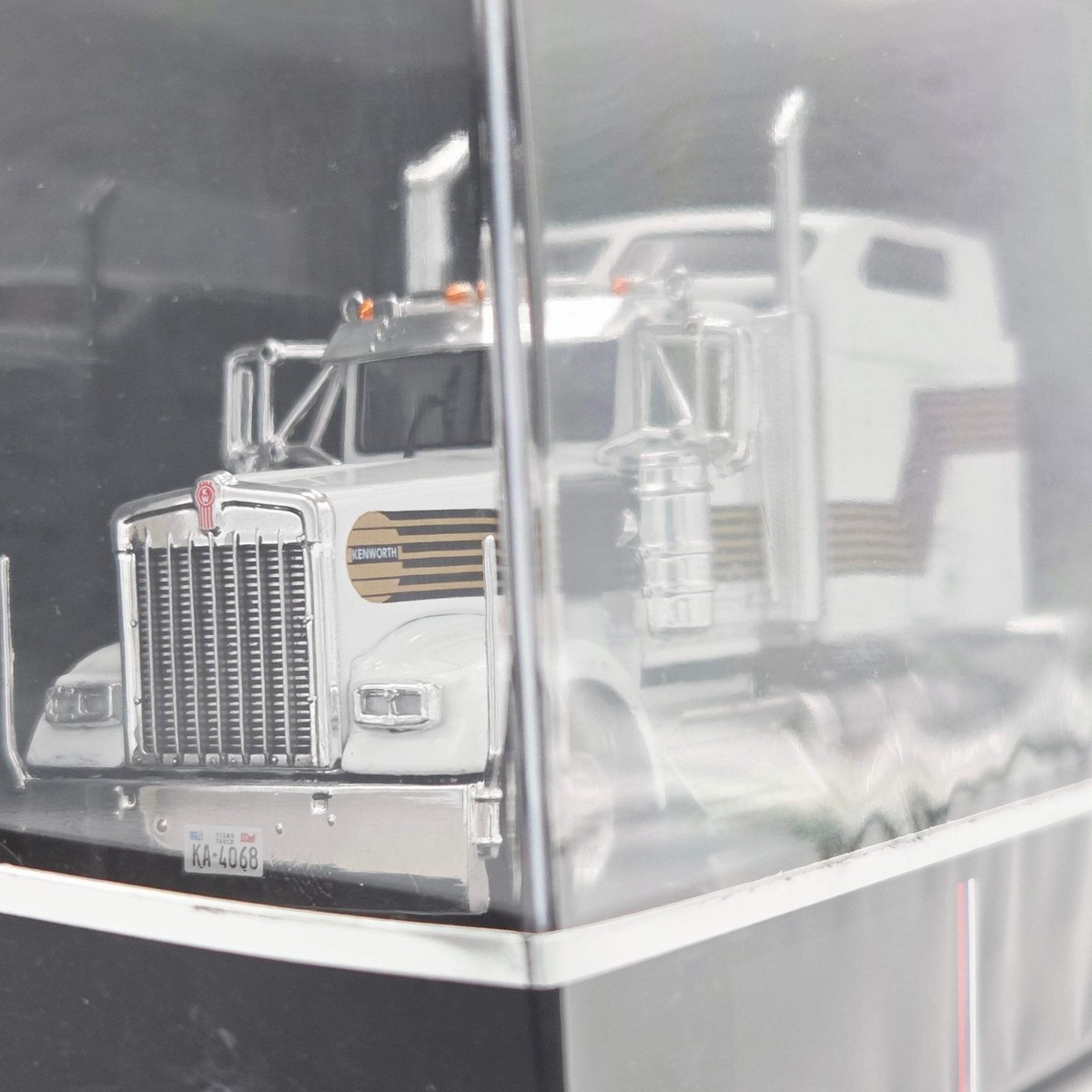 iXO Model Cars Kenworth W900 Semi Truck Cab - 1:64, White w/ Comet