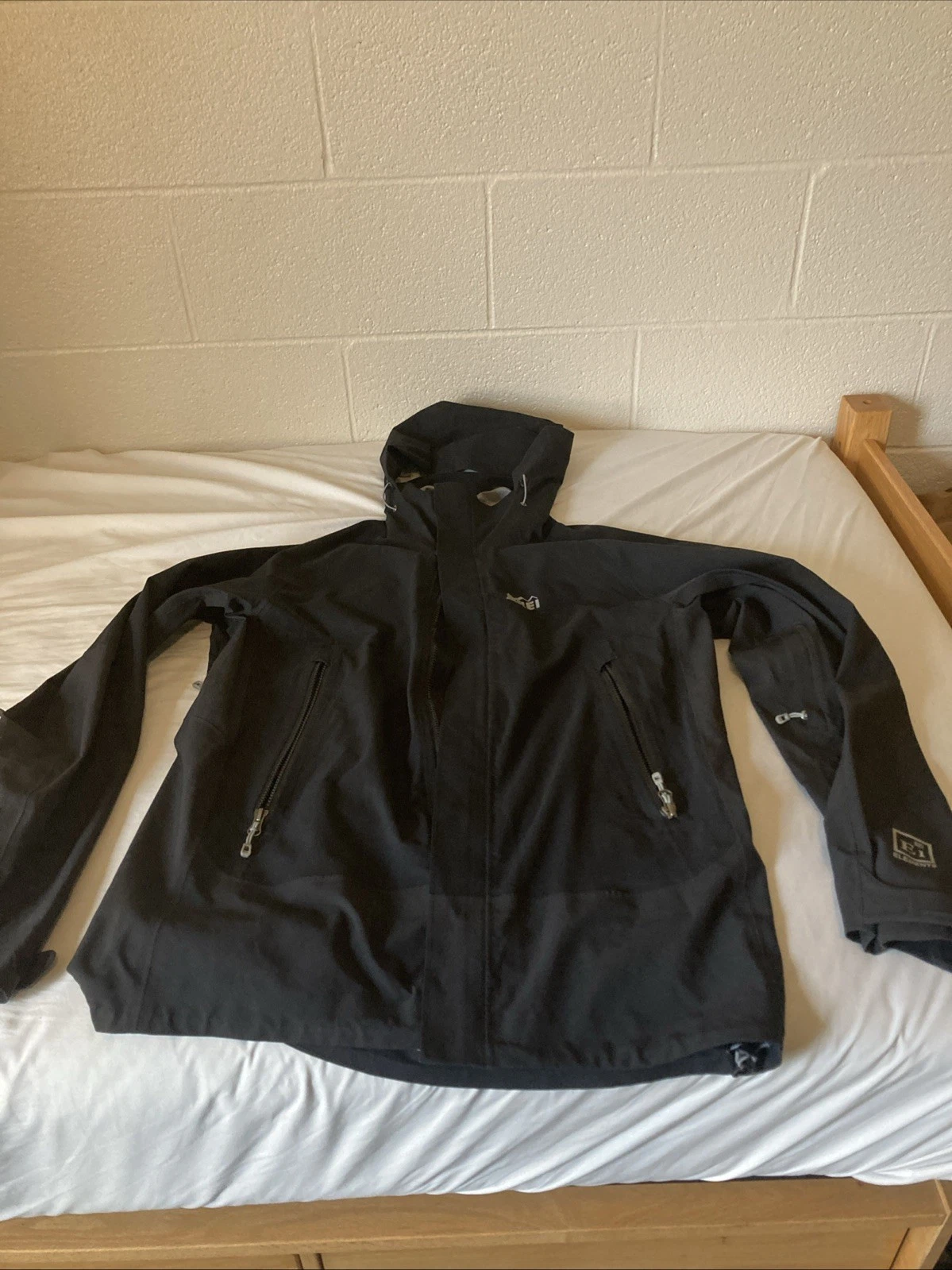 REI Co-op eVent Waterproof Rain Jacket Mens Medium Black Hooded Shell RN 37249