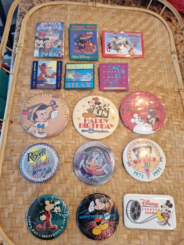 Vintage WALT DISNEY Lot Of 15 Disneyland BUTTON PINS 80'& 90'