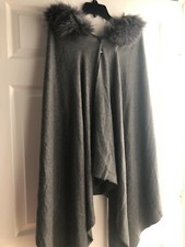 Super Soft Designer Eyeful Grey Shawl Cape Women s One Size Faux Gray Fur Neck
