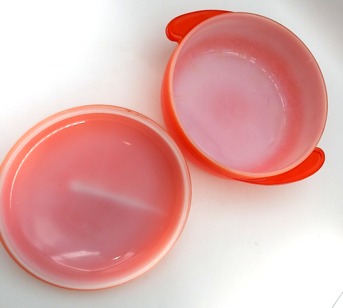 Plato cubierto Glasbake de colección Dama de Honor aleta de tiburón roja MCM utensilios para horno de 8" de diámetro - Imagen 5 de 9