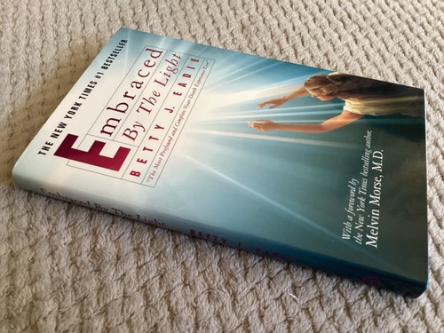 Embraced by the Light by Betty J. Eadie (1992, Hardcover) Near-Death Experience - Foto 2 di 7