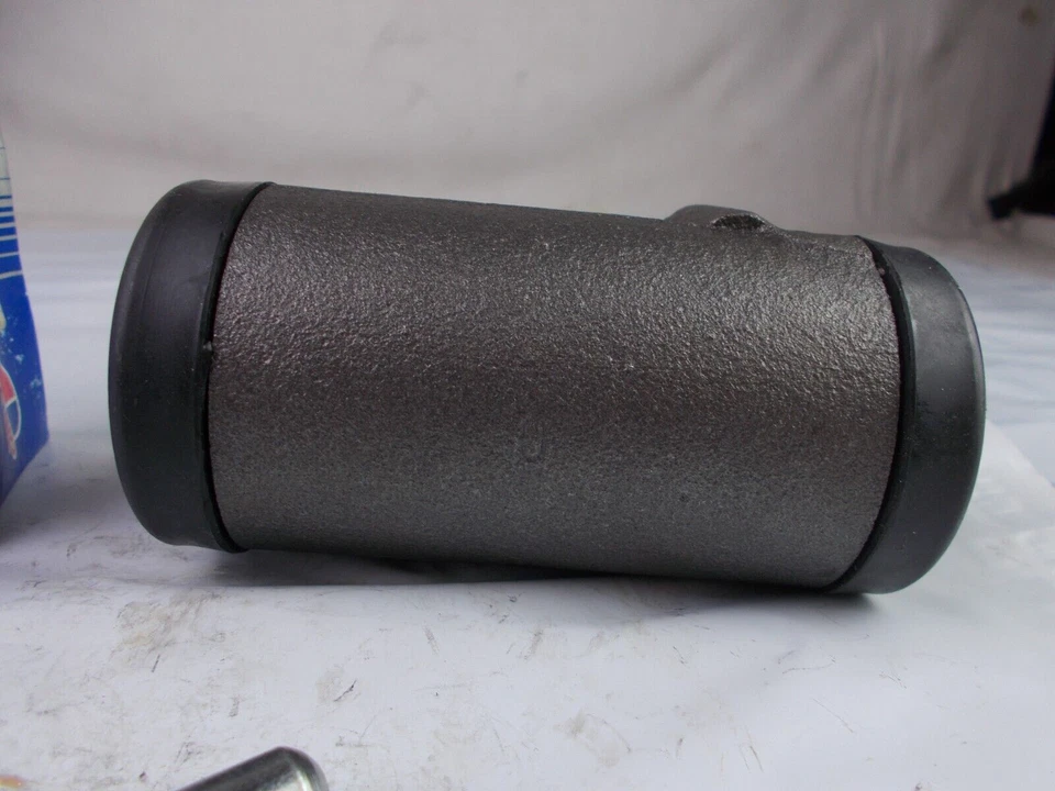 Drum Brake Wheel Cylinder Rear CARQUEST WCA37222 fits; International Harvester - Image 4 of 4