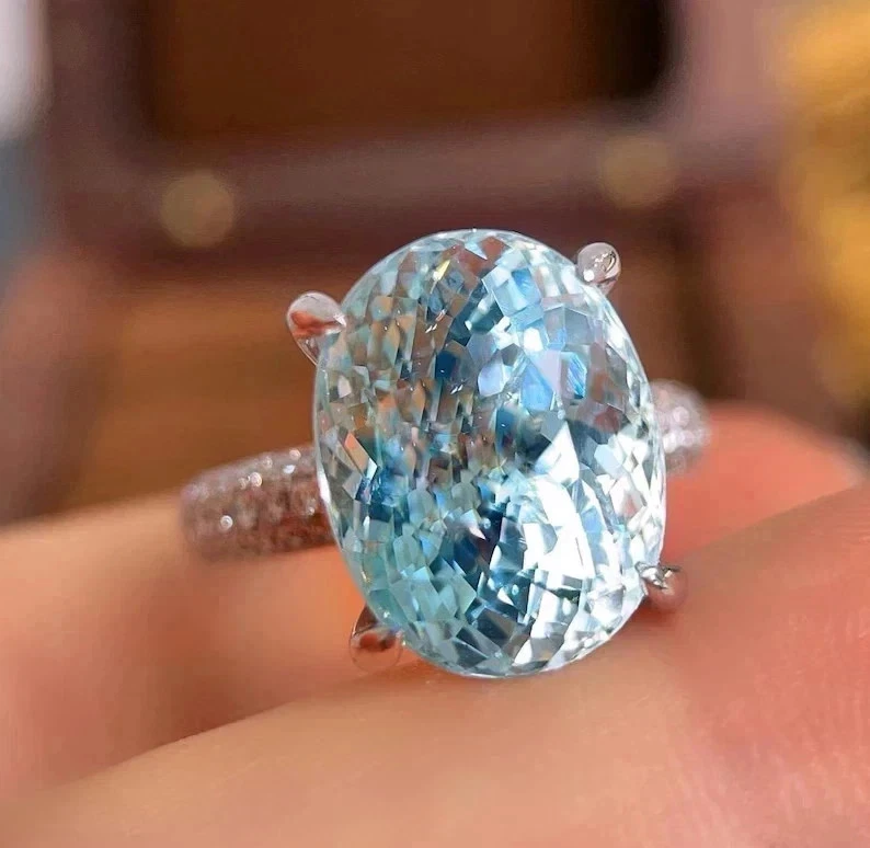 Hermoso anillo de compromiso de diamantes aguamarina natural de 8,60 quilates de oro blanco sólido de 14 k Foto 4 de 4