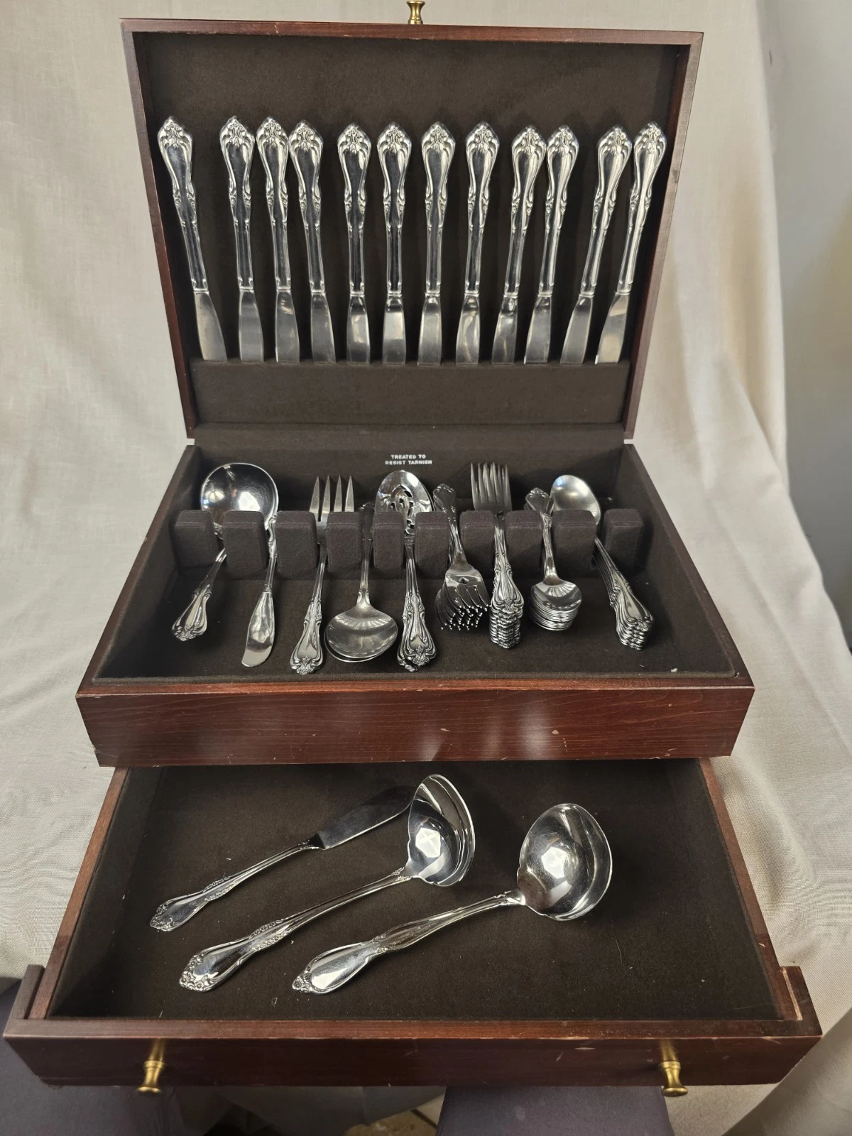 50 Pc Oneida All American BRIARWOOD Stainless Steel Flatware w Serving Spoons
Opens in a new window