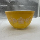 Vintage Pyrex BUTTERFLY GOLD Small 1 1/2 Pt / 1.5 Pint Mixing Bowl 401 USA