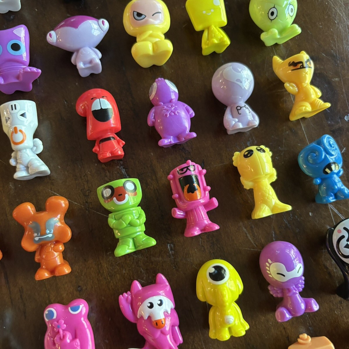100% Complete Set SERIES 3 EXPLORER Gogos Crazy Bones with Targy