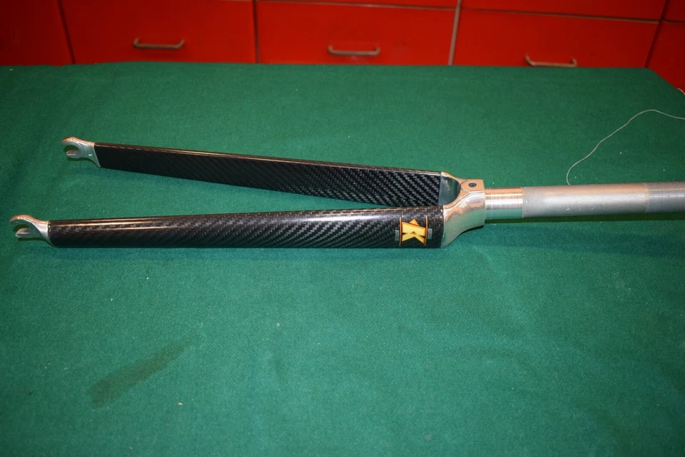 KINESIS 1'' inch Carbon road fork 700C threaded 190 mm straight blade 420g NOS - Image 2 of 4