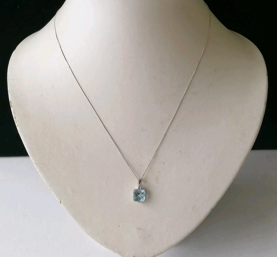 9ct White Gold Diamond Aquamarine Pendant Necklace 375 18'' - Image 3 of 4