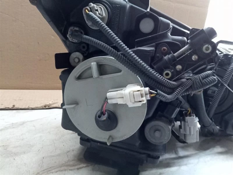 2006 - 2009 LEXUS RX400H LEFT DRIVER SIDE HID HEAD LIGHT - Image 4 of 4