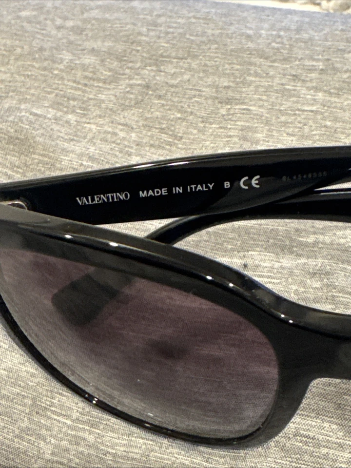 Очки солнцезащитные VALENTINO VA 4040 5001/8G черные 56-19-140 мм Италия - Изображение 2 из 4