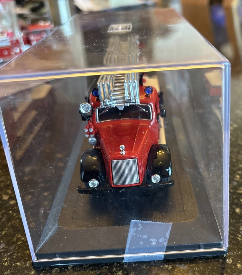 Signature Series 1944 Mercedes Benz L4500F Fire Truck Diecast Toy Car Model - Image 3 of 4