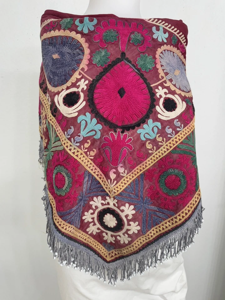Antique Uzbek Hand Embroidered Scarf Shawl Antique Tribal Textile 28” x 32” - Изображение 4 из 4