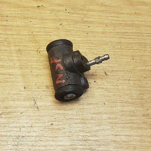 BMW E30 [82-94] Rear Wheel Brake Cylinder - Picture 3 of 7