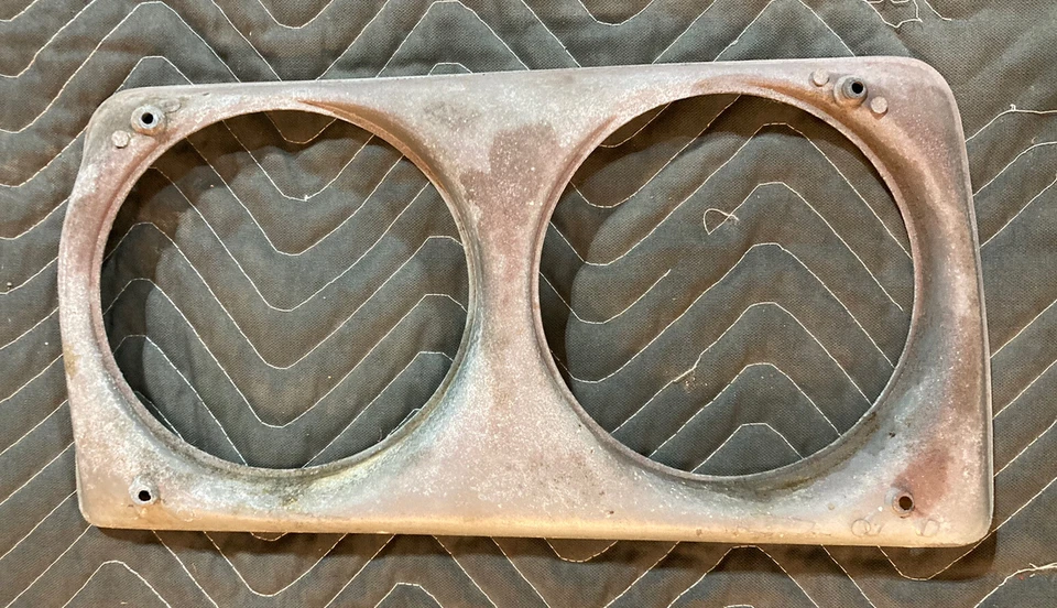 66 67 1966 1967 Oldsmobile Toronado Faro Bisel Conjunto Derecha Foto 2 de 2