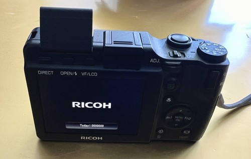 **READ** Ricoh GXR Compact Digital Camera P10 28-300mm f3.5-5.6 Lens W/ Extras! - Picture 10 of 17