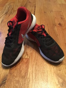 nike revolution 3 red