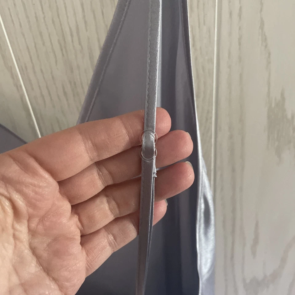 Vestido maxi slip vintage anos 90 Victoria’s Secret prata sedosa estilo sereia tamanho M - Imagem 4 de 4