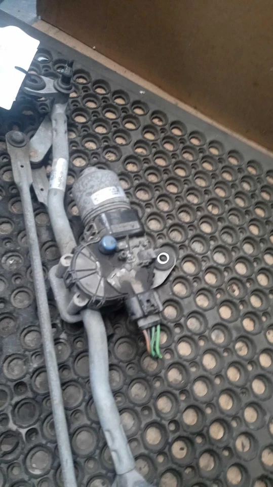 Motor limpiaparabrisas usado se adapta a: Volkswagen Passat 2017 incluye grado de acoplamiento Foto 2 de 4