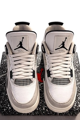 Nike Air Jordan 4 Military Black Size 7.5M / 9W OG Box Pre-Owned Clean