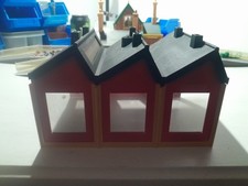 OO/HO Hornby R146 Engine Shed Complete Reasonable Condition Red Yellow