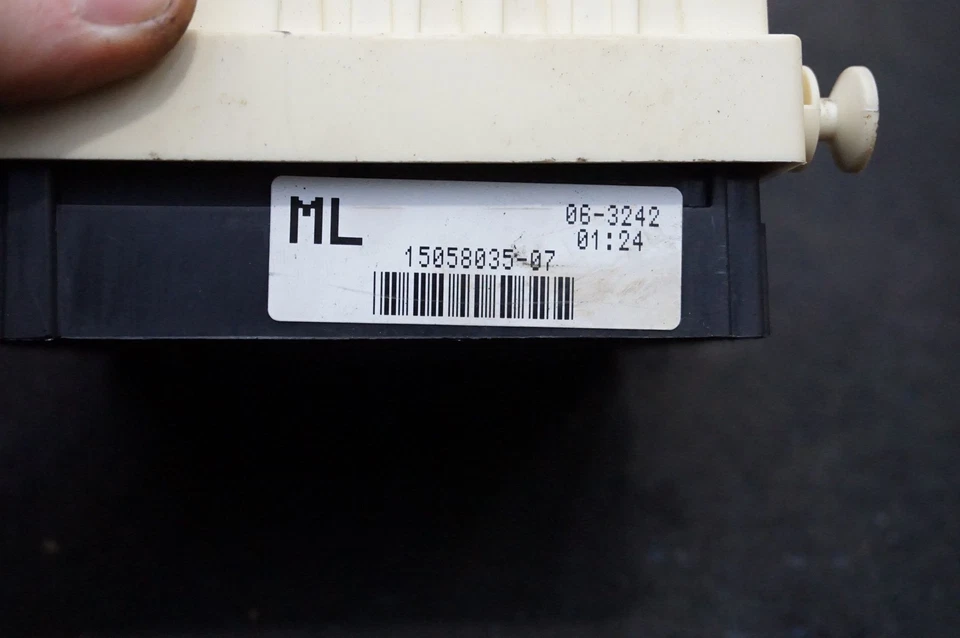 Cabin Relay Junction Fuse Box Assembly OEM 15058035 Hummer H2 2003-05 - Image 3 of 4