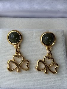 Authentic VTG J.C. Walsh Ireland Connemara Marble Gold Plated Shamrock Drop Earrings BOXED