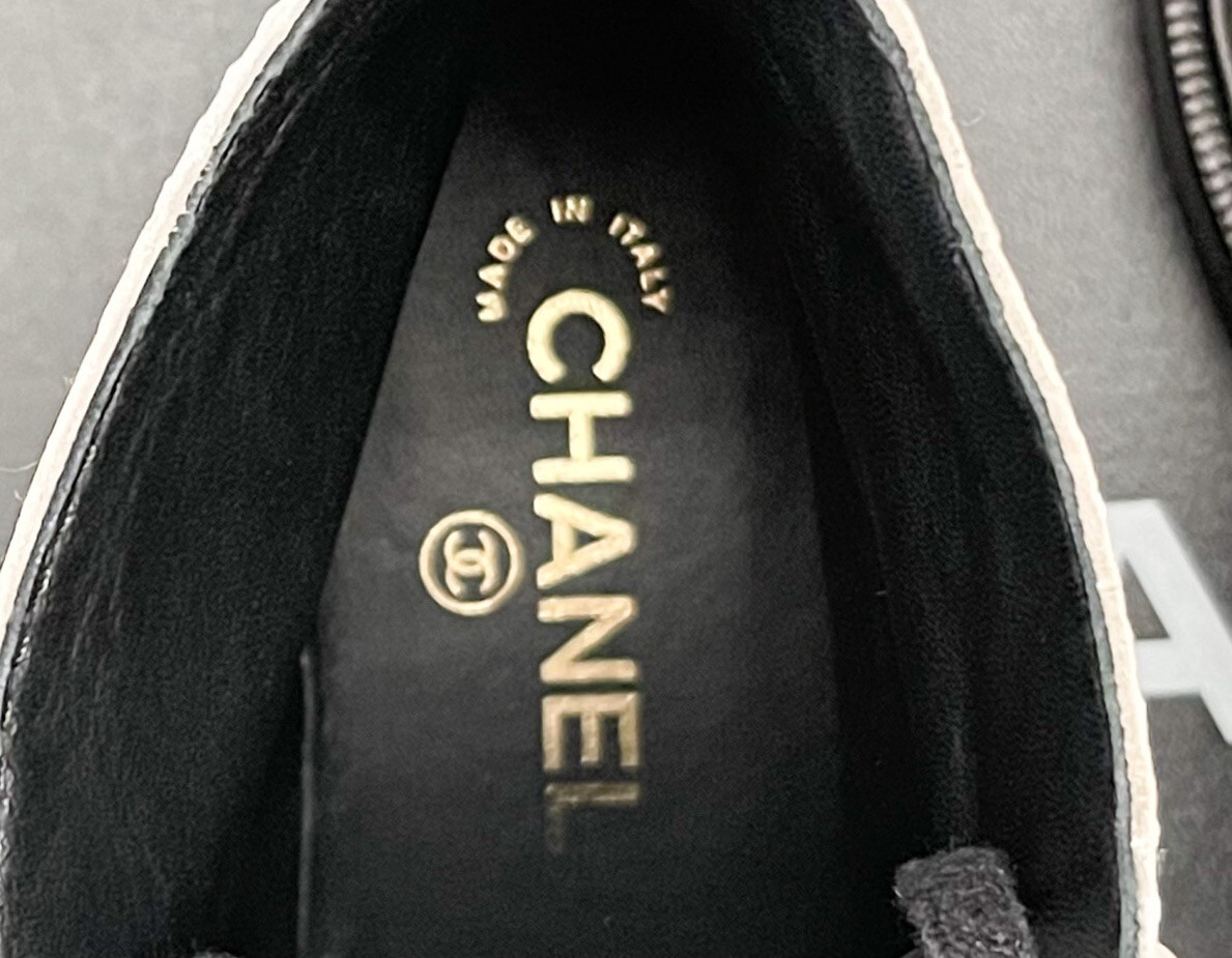 ラグジュアリーな足元へ【CHANEL】ムートン CCロゴ s-l400.jpg