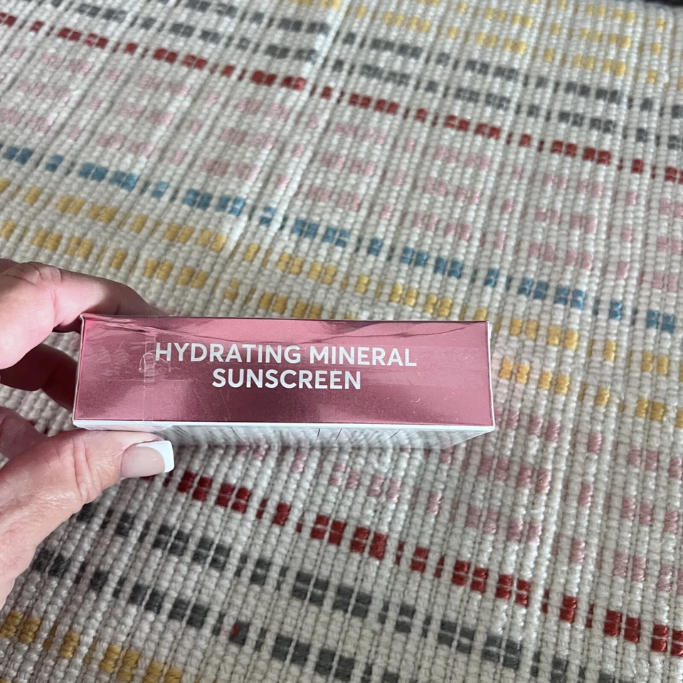 Protector solar transparente ECO-Hidratante amplio espectro FPS 50 1,7 oz. Foto 3 de 4