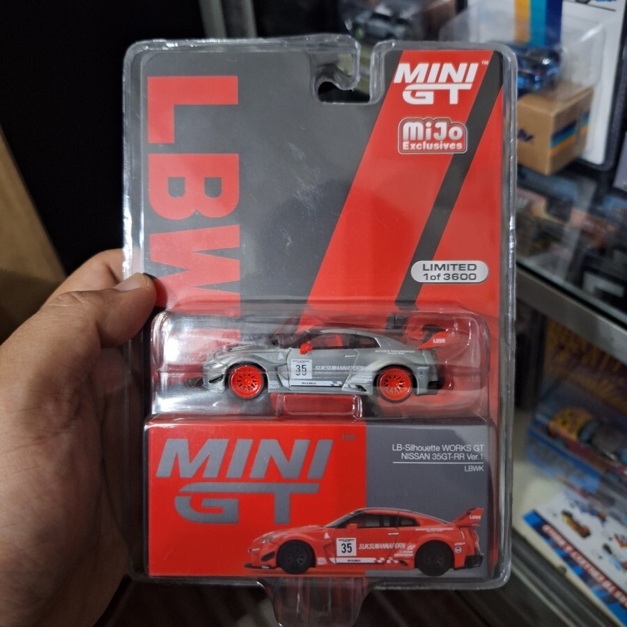CHASE CAR - Mini GT 311 LB-Silhouette Works LBWK GT Nissan