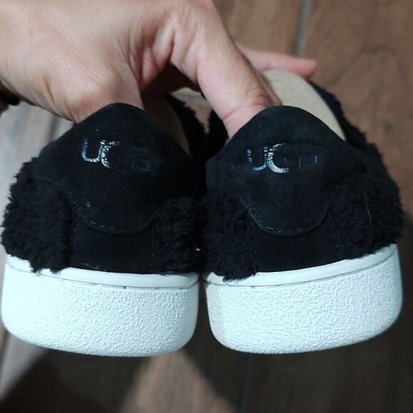UGG 6 Ricci black furry slip on shoes loafers flats sneakers  display picture 1