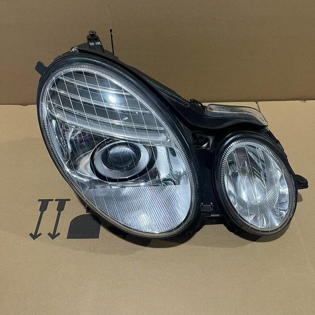 ベンツw211 2004年 前期用　ヘッドライト Mercedes-Benz E Class W211 E200 E220 E320 Xenon Right Headlight EU