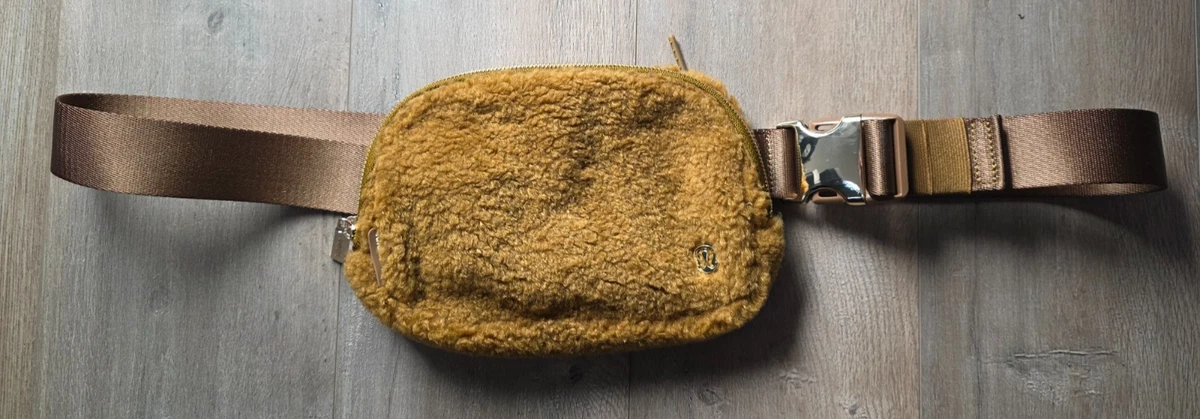 lululemon belt bag brown fur C.C Sherpa Fanny Pack For Women Unisex The training pouch LULULEMON Everywhere Belt Bag Fleece