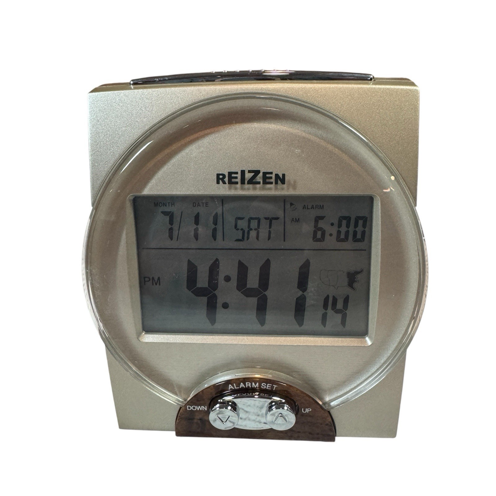 Reizen Talking Atomic Alarm Clock Calendar Gold W/ Wood Accents Battery Operated