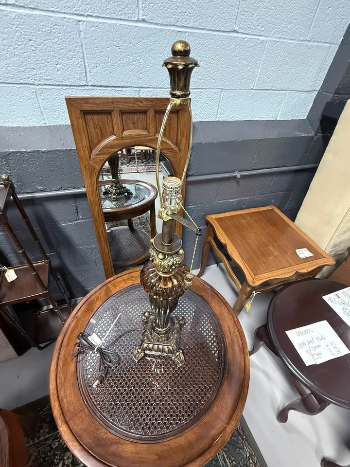 Lámpara de mesa globo ámbar adornado dorado bronce estilo victoriano sin pantalla Foto 4 de 4