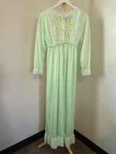 Nightgown Lime Green Vintage 70s Size Med. Grannycore Embroidered Flowers