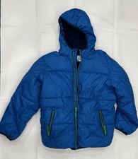 Warm Old Navy blue puffer jacket. Has a hood. Green zippers for Kids