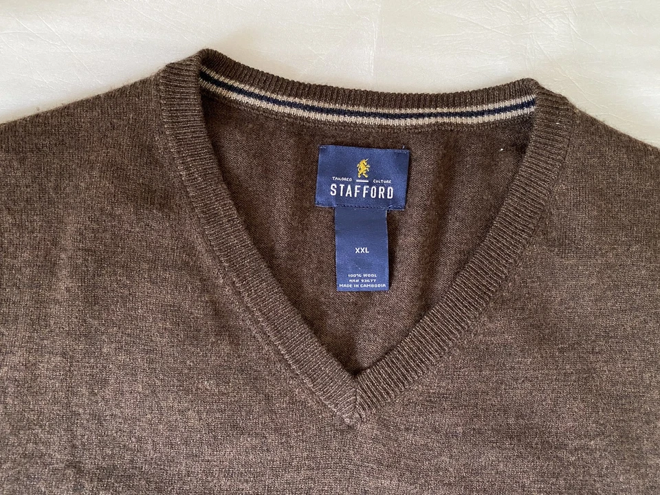 Suéter informal de lana con cuello en V marrón Stafford para hombre talla XXL Foto 2 de 4