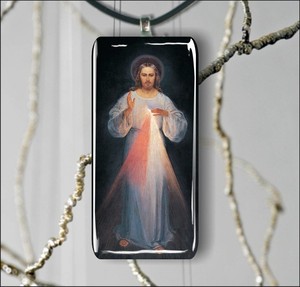 VILNIUS-DIVINE-MERCY-RECTANGULAR-GLASS-PENDANT-aed3Z