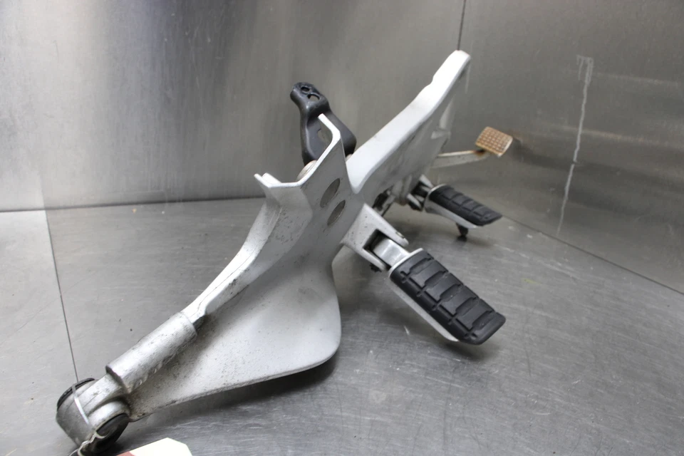 03-10 HONDA ST1300 Right Rearset Peg Bracket  Foto 2 de 4