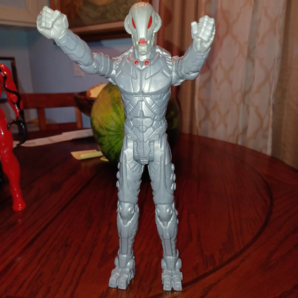 Batman 12 pulgadas con su familia Marvel todo incluido Vermon y Iron Man plus Foto 4 de 4